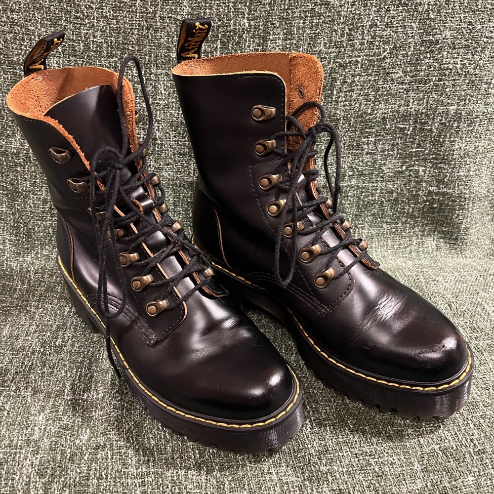 Dr Marten's Women's Leona Boot Black Leather, Size US 8M, UK 6